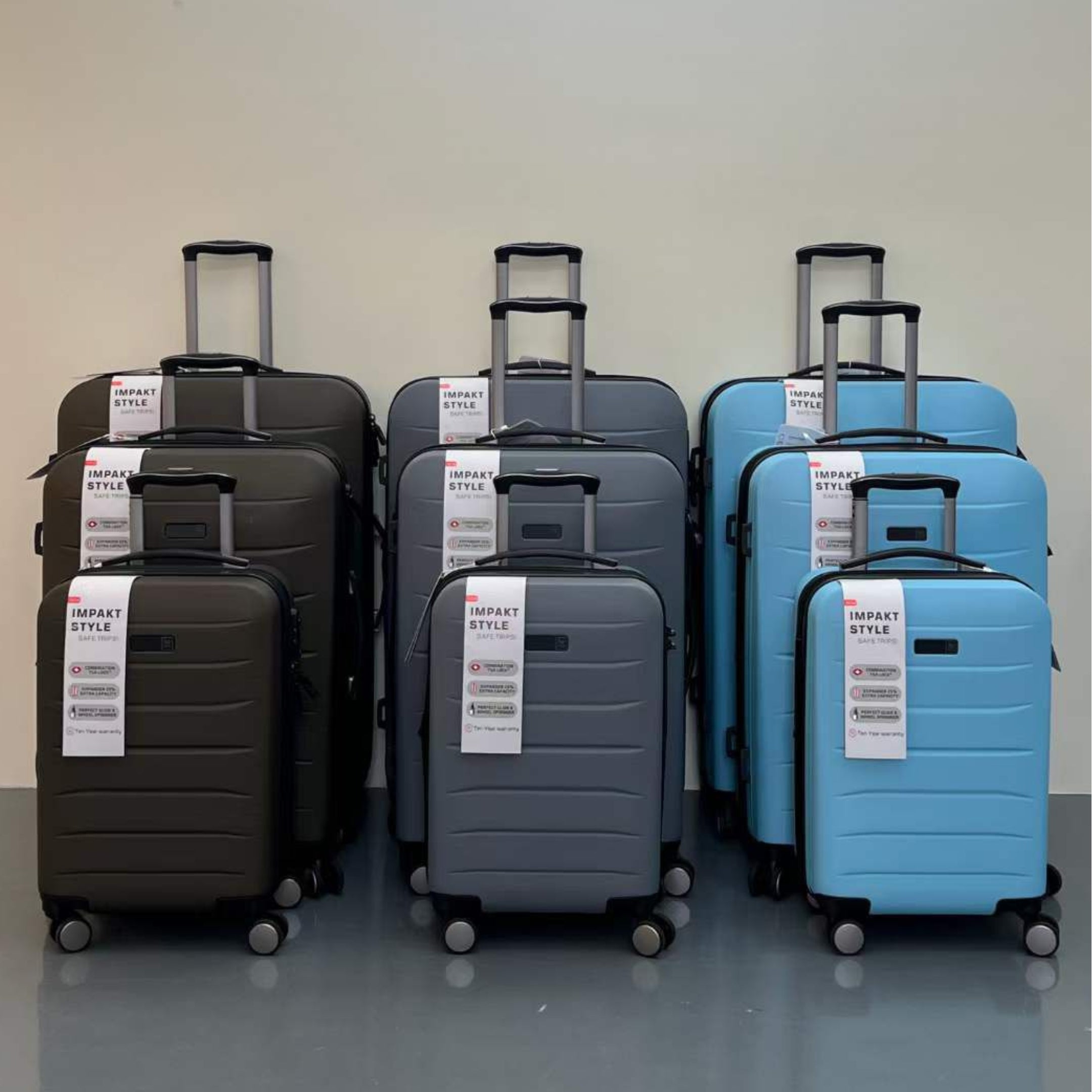 IT Legion Hardside 4w Luggage