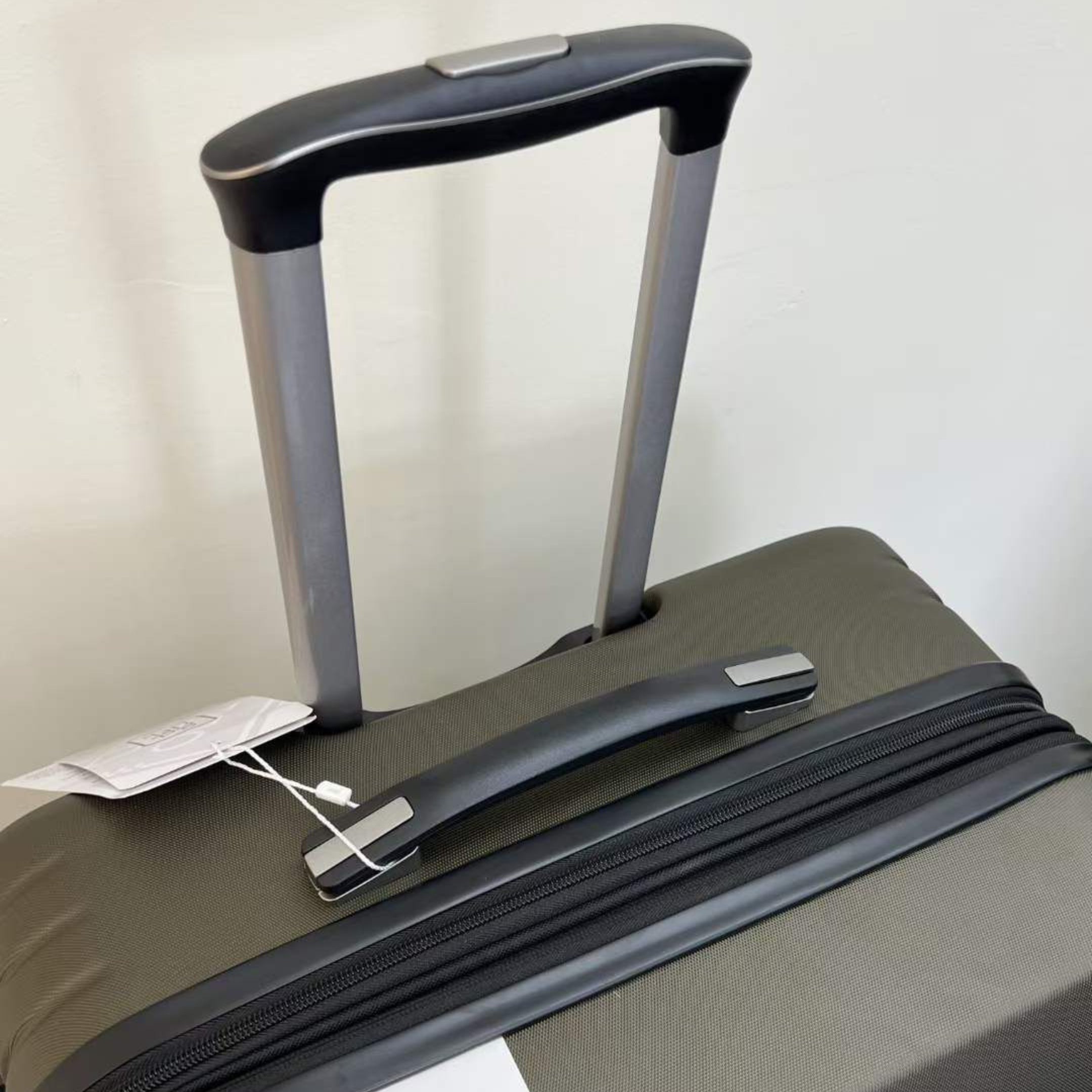 IT Legion Hardside 4w Luggage