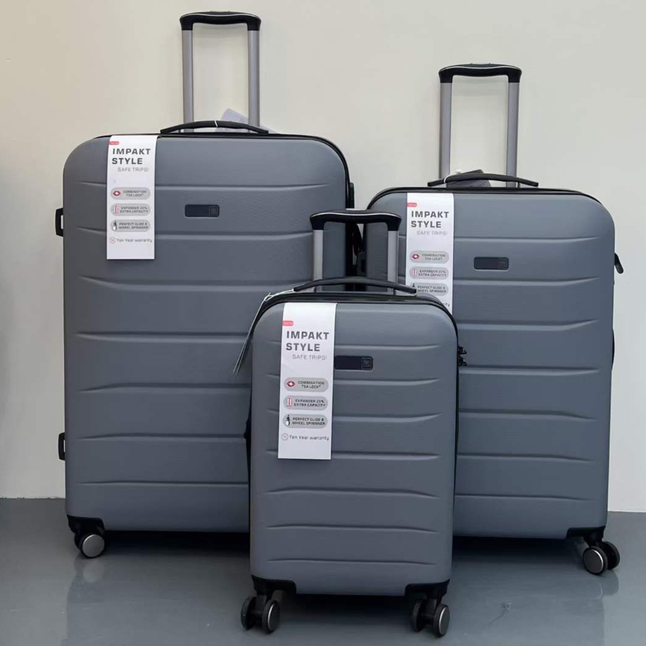 IT Legion Hardside 4w Luggage